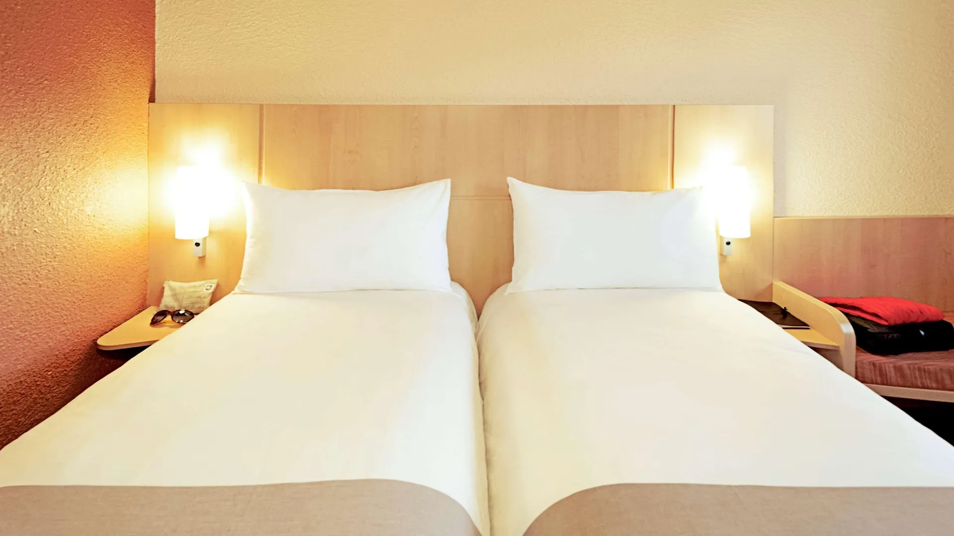 Ibis Hotel Koeln Airport Γερμανία