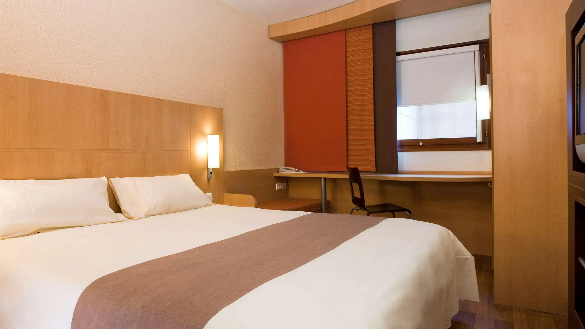 Ibis Hotel Koeln Airport  Colonia
