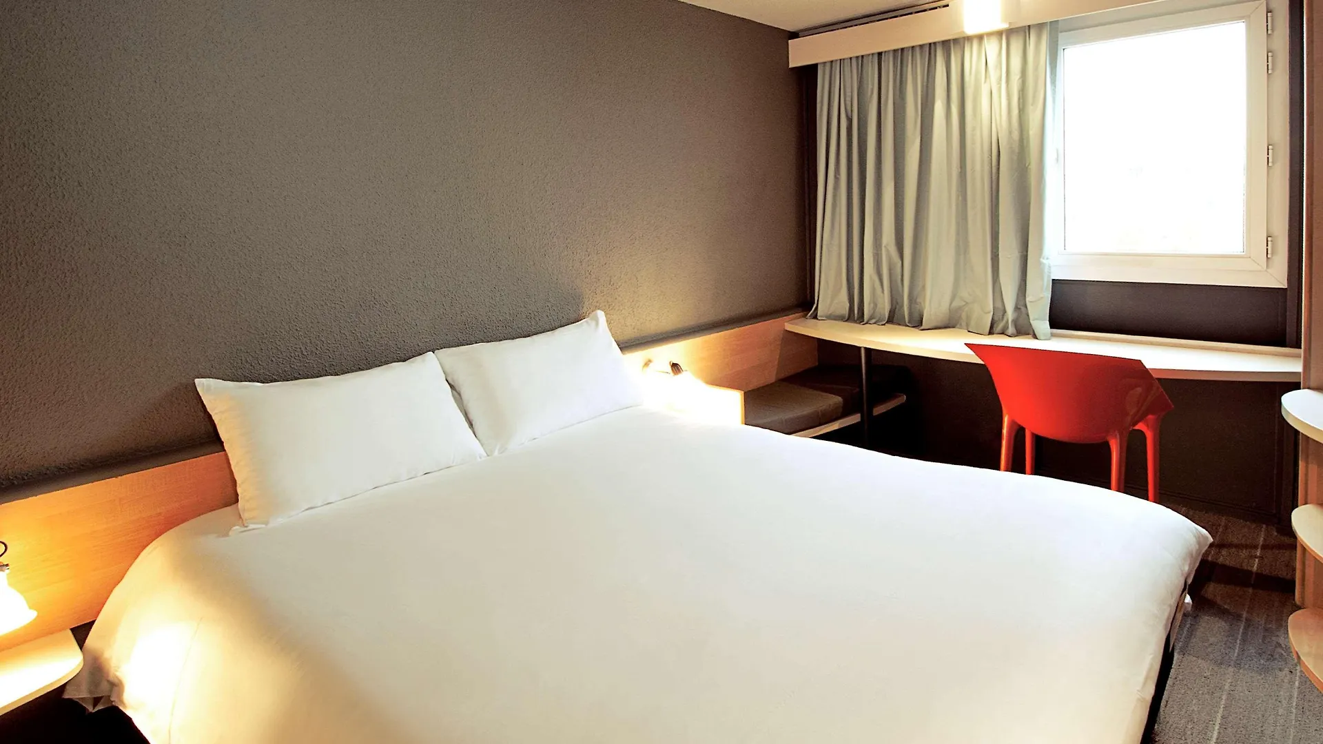 Ibis Hotel Koeln Airport 3*, Colonia