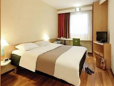 ***  Ibis Hotel Koeln Airport Alemania