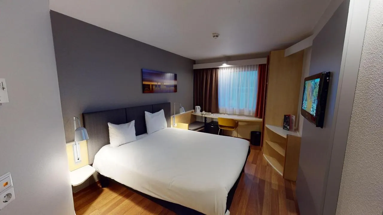 ***  Ibis Hotel Koeln Airport Alemania
